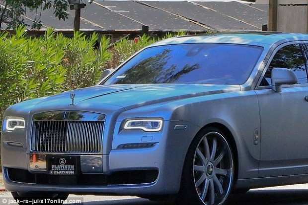 Ким Кардашян приобрела шикарный Rolls Royce за $500 тысяч (ФОТО)